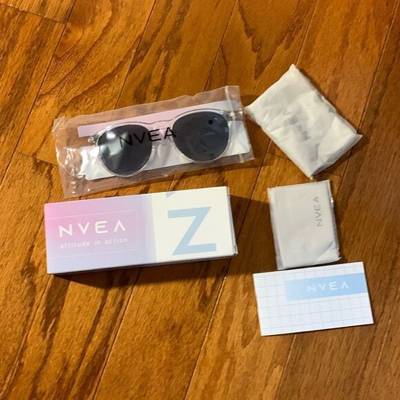 NVEA Polarized Retro Round Trendy Mirrored Sunglasses with case/cleaning cloth - Picture 2 of 9